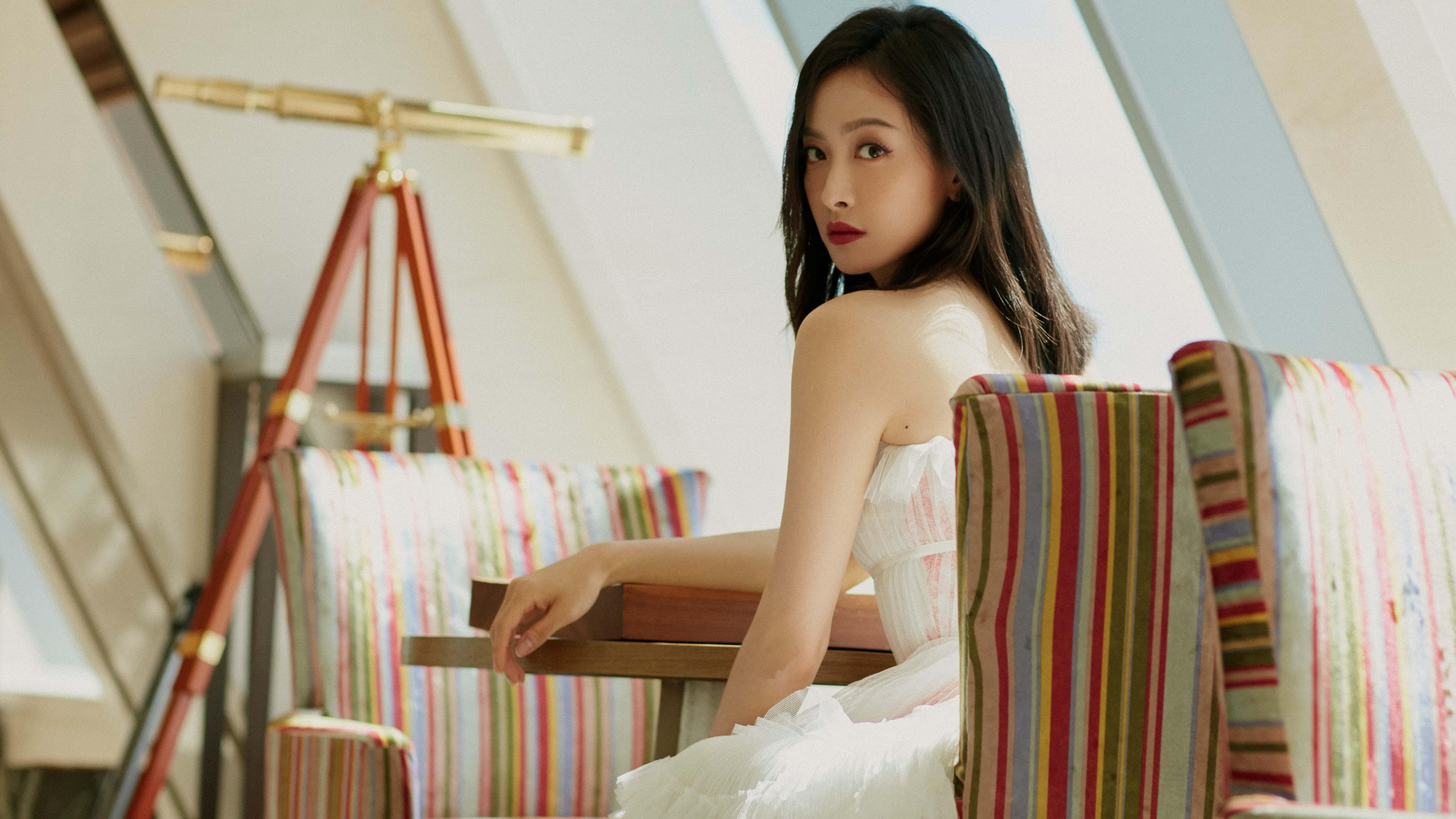 Kaiyun APP-湖人球员自发组织早餐会增强团队关系，湖人签约发展联盟球员