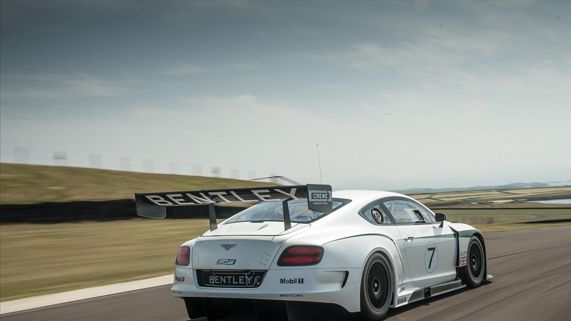 赛事转播多语言支持扩大海外影响力推动联赛国际化进程