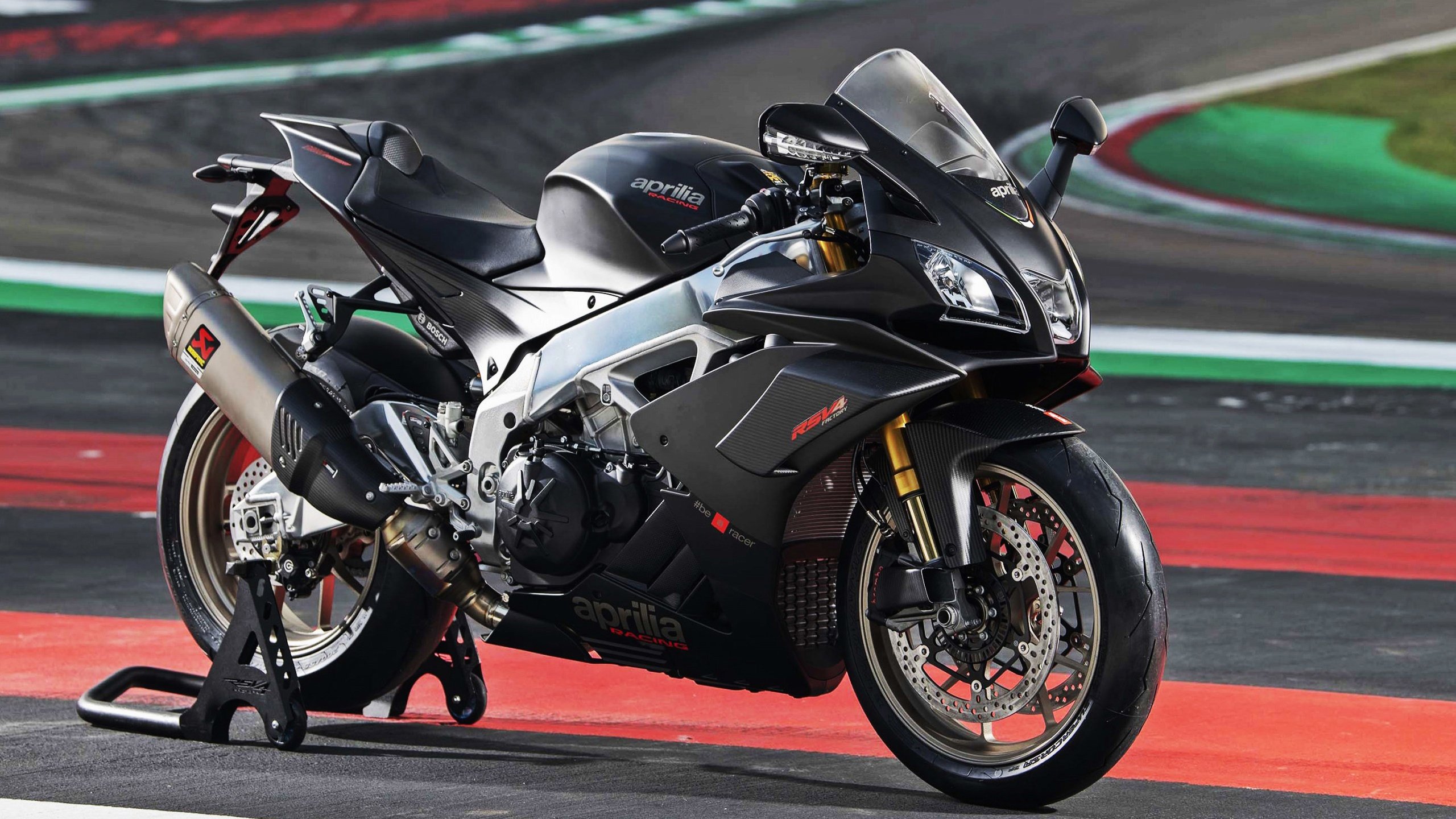 kaiyun.com-运动心理辅导课持续进行帮助球员在高压比赛中保持冷静，运动员心理指导