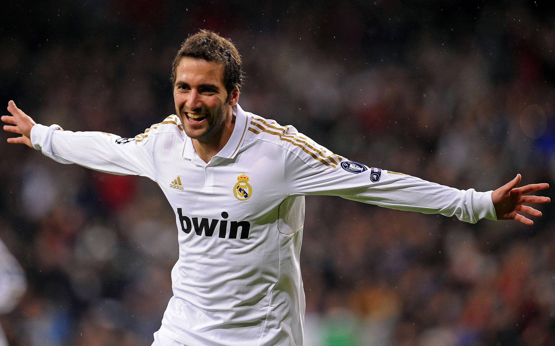 开云ios下载-艾伦·汉森在利物浦英超夺冠庆典中担任颁奖嘉宾，艾伦vs埃森